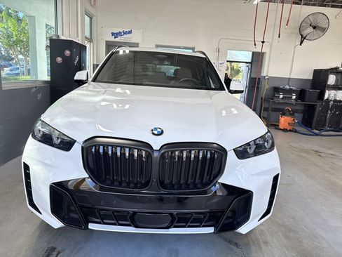 Used 2026 BMW X5 sDrive40i w/ M Sport Package RWD image 2