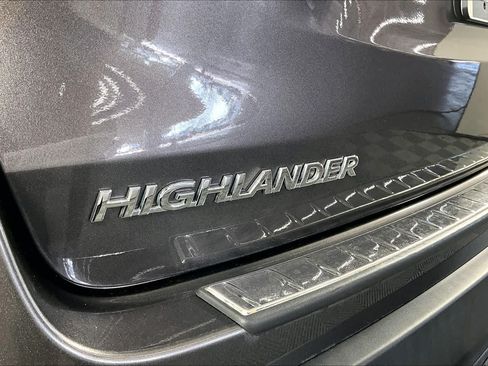 Used 2019 Toyota Highlander XLE AWD/4WD image 29
