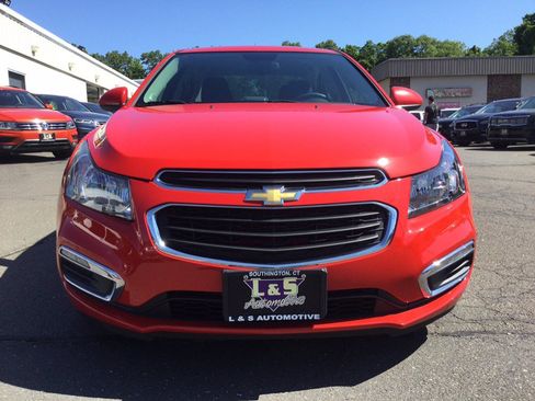 Used 2016 Chevrolet Cruze LT w/ Technology Package FWD image 4