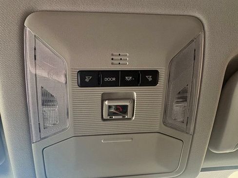 Used 2025 Toyota RAV4 LE AWD/4WD image 28