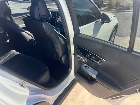Used 2024 Mercedes-Benz GLC 300 4MATIC image 25