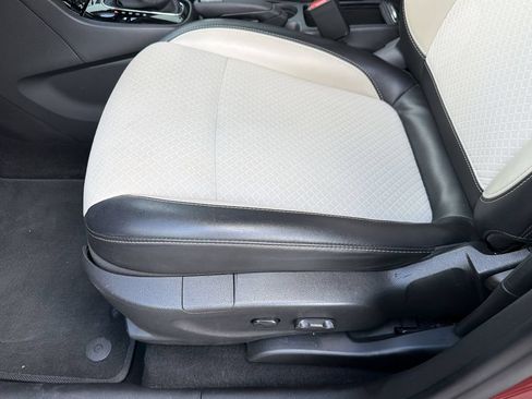 Used 2021 Buick Encore Preferred AWD/4WD image 20
