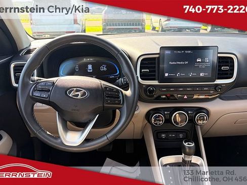 Used 2024 Hyundai Venue SEL FWD image 6