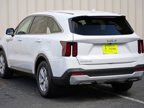 Used 2024 Kia Sorento LX FWD image 43