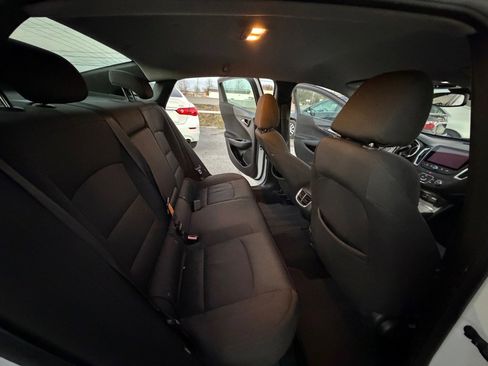 Used 2018 Chevrolet Malibu LT image 11