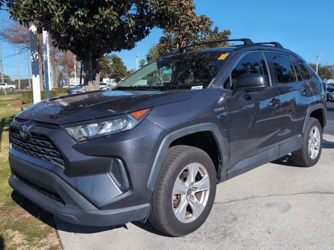 Used 2021 Toyota RAV4 LE image 5