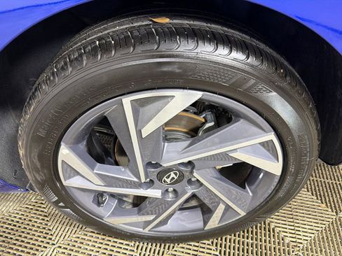 Used 2025 Hyundai Elantra Sport FWD image 19