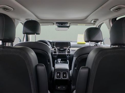 Used 2023 Kia Sorento EX w/ Panoramic Sunroof Package image 11