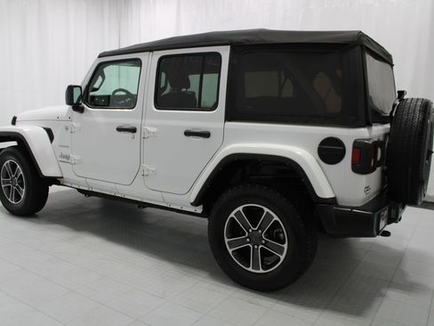 Used 2023 Jeep Wrangler Unlimited Sahara w/ Cold Weather Group AWD/4WD image 8
