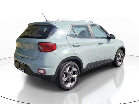 Used 2025 Hyundai Venue SEL image 7