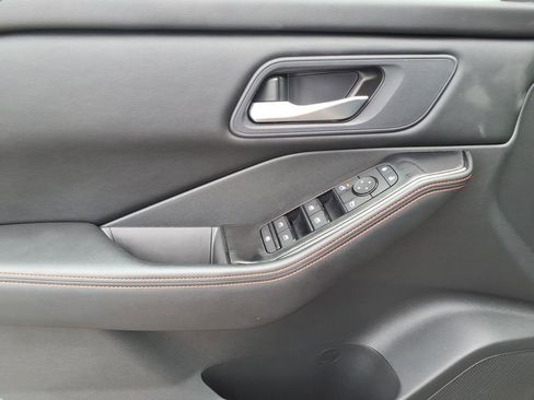 Used 2025 Nissan Rogue SV AWD/4WD image 14