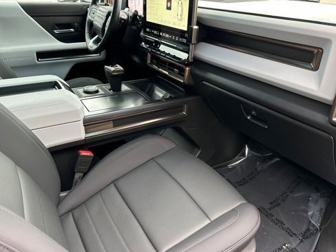 Used 2025 GMC Hummer EV 3X w/ LPO, Dark Essentials Package image 15