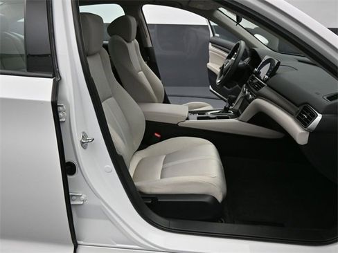 Used 2018 Honda Accord EX image 39
