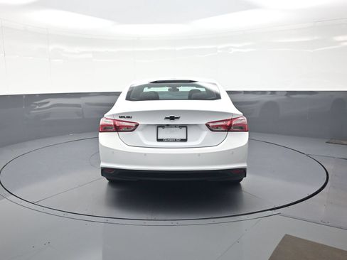 Used 2022 Chevrolet Malibu LT w/ Redline Edition FWD image 4
