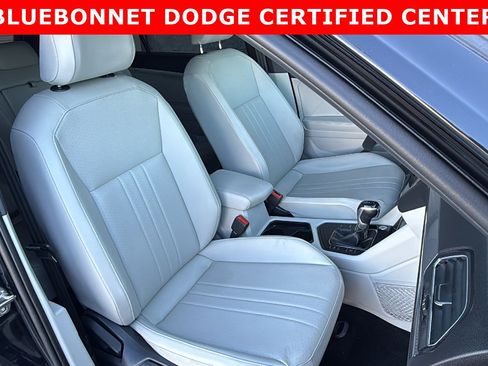 Used 2022 Volkswagen Tiguan SE R-Line image 32