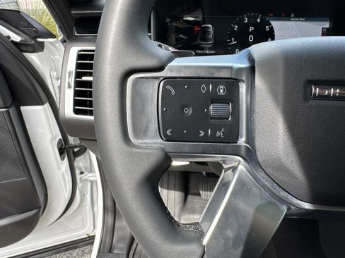 Certified 2025 Land Rover Discovery S image 32