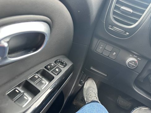 Used 2019 Kia Soul + w/ Audio Package FWD image 17