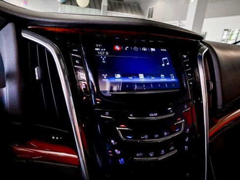 Used 2017 Cadillac Escalade Luxury AWD/4WD image 38