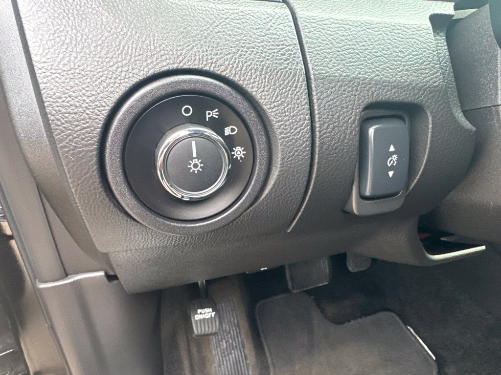 Used 2018 Ford Taurus Limited AWD/4WD image 16