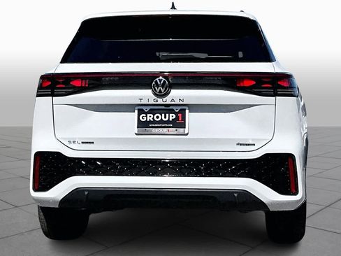 New 2026 Volkswagen Tiguan SEL R-Line AWD/4WD image 4