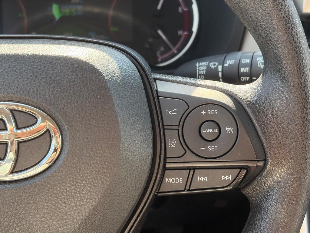Used 2025 Toyota RAV4 XLE FWD image 24
