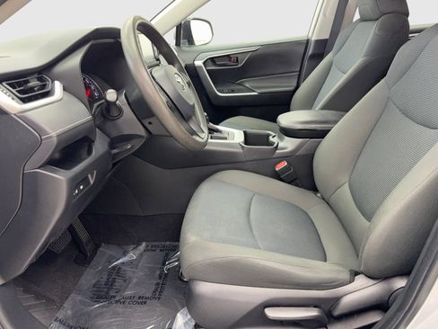 Used 2022 Toyota RAV4 LE FWD image 17