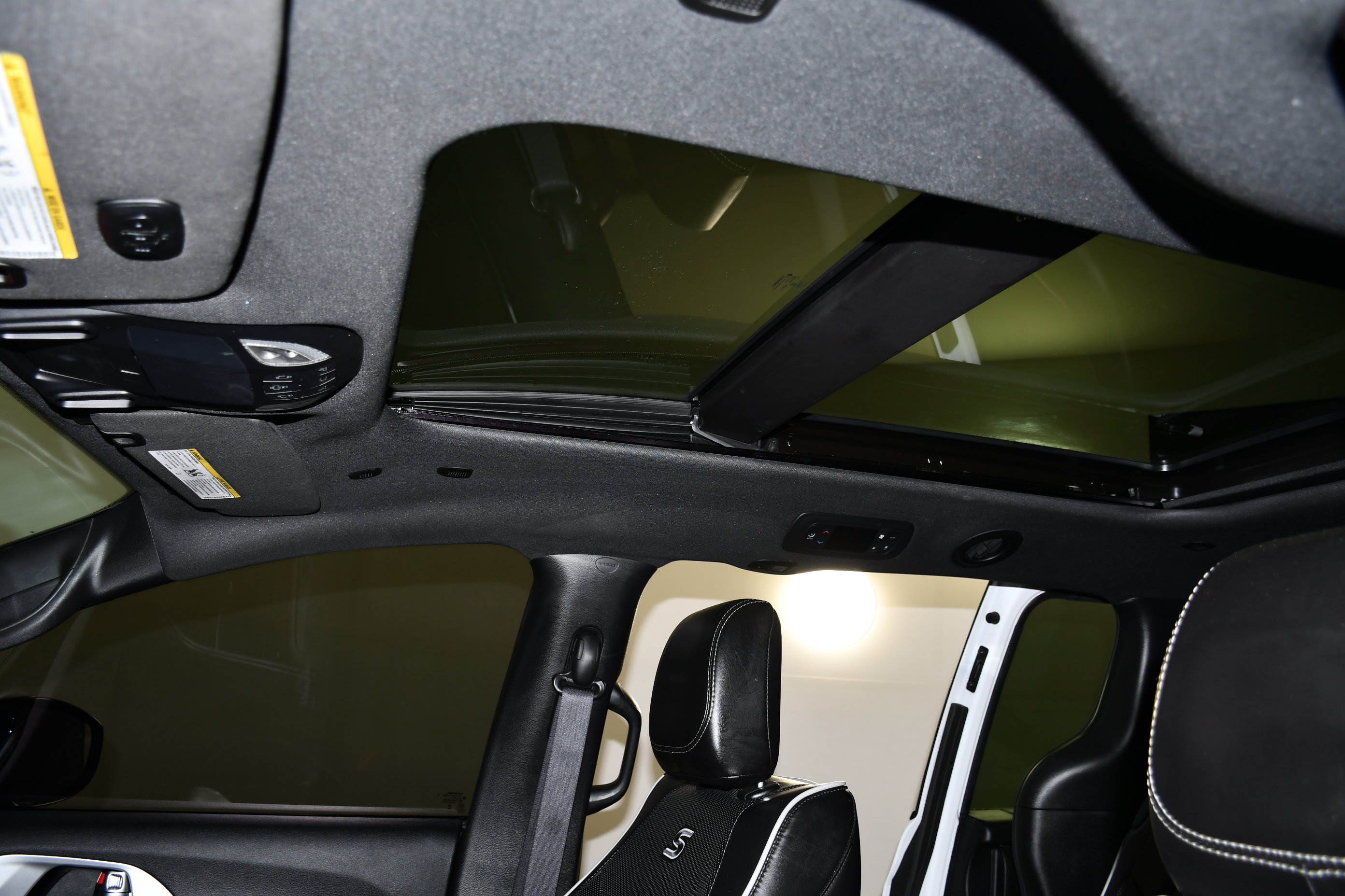 Used 2025 Chrysler Pacifica Limited FWD image 39