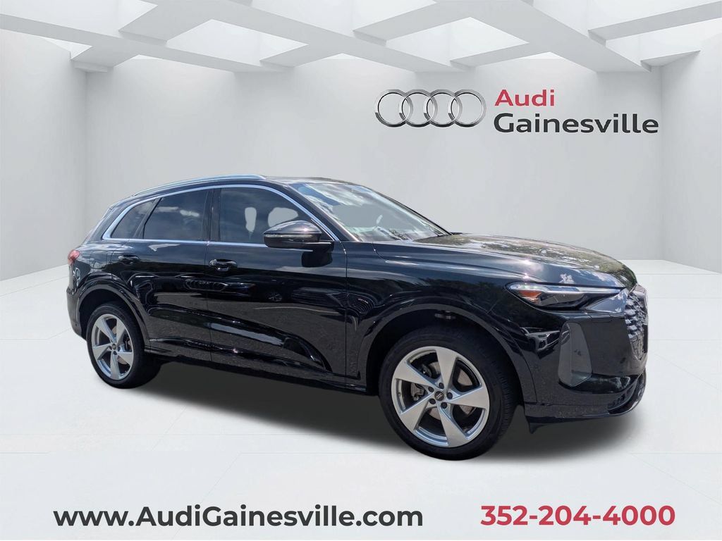 Used 2025 Audi Q5 Premium Plus w/ Premium Plus AWD/4WD image 1
