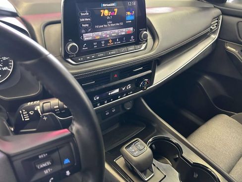 Used 2025 Nissan Rogue SV FWD image 19