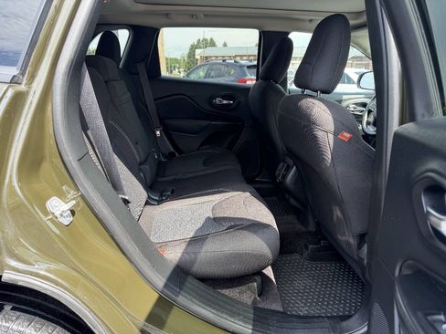 Used 2017 Jeep Cherokee 75th Anniversary AWD/4WD image 25