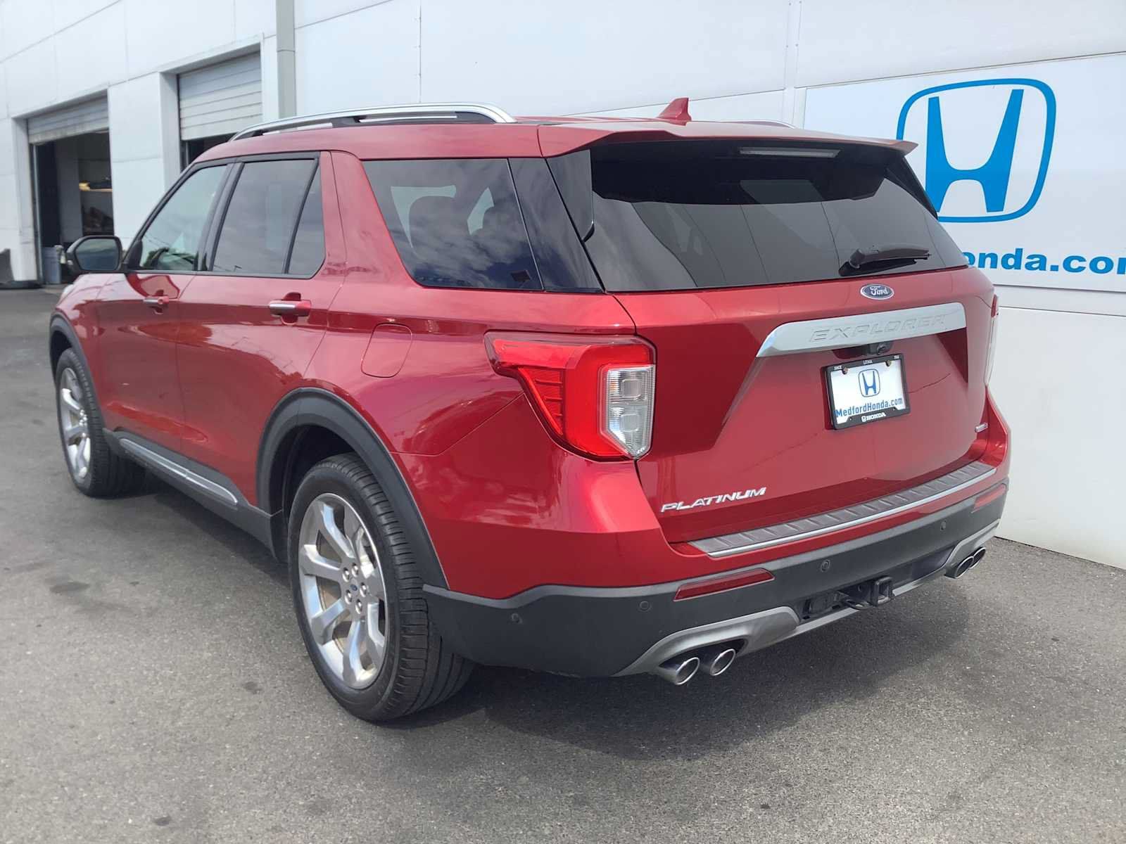 Used 2020 Ford Explorer Platinum w/ Premium Technology Package AWD/4WD image 4