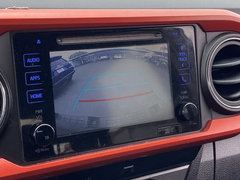 Used 2016 Toyota Tacoma TRD Sport w/ Towing Package AWD/4WD image 7