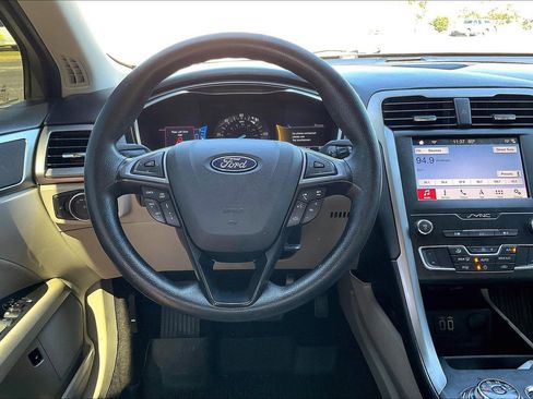 Used 2019 Ford Fusion SE image 5