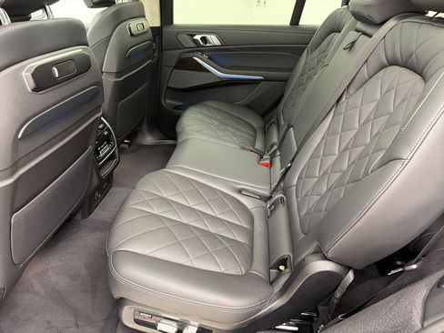 Used 2025 BMW X7 xDrive40i AWD/4WD image 15