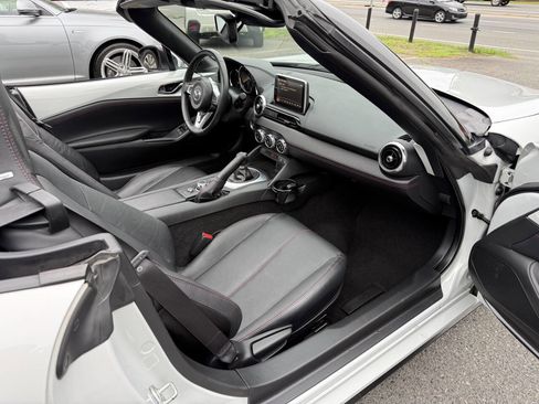 Used 2016 MAZDA MX-5 Miata Grand Touring RWD image 16