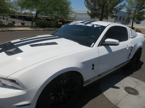 Used 2010 Ford Mustang Shelby GT500 RWD image 8