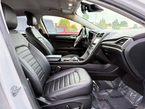Used 2018 Ford Fusion SE w/ Equipment Group 602A FWD image 21