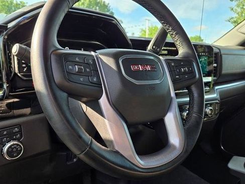 Used 2025 GMC Sierra 1500 SLT AWD/4WD image 17
