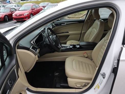 Used 2014 Ford Fusion SE w/ Equipment Group 202A FWD image 9