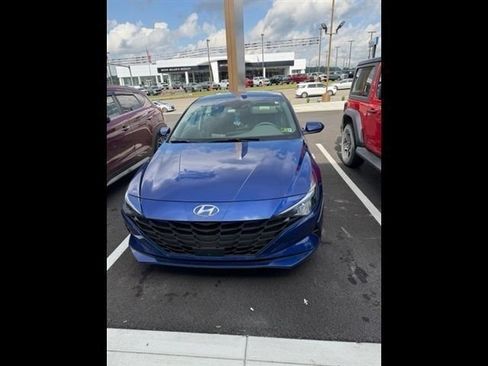 Used 2023 Hyundai Elantra SEL w/ Convenience Package FWD image 9