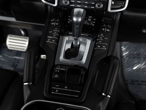 Used 2017 Porsche Cayenne S image 41