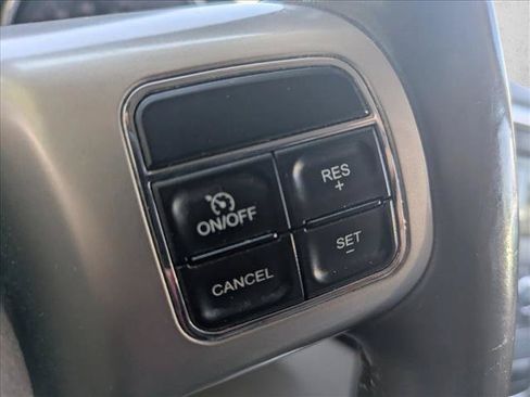 Used 2012 Jeep Grand Cherokee Laredo w/ Laredo E Group AWD/4WD image 11