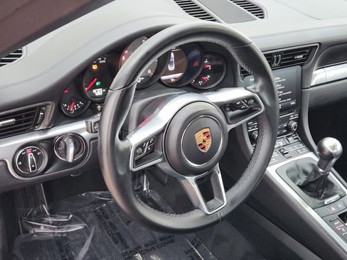 Used 2019 Porsche 911 Carrera 4S image 18