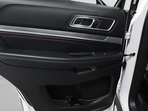 Used 2018 Ford Explorer Sport w/ Equipment Group 401A AWD/4WD image 26