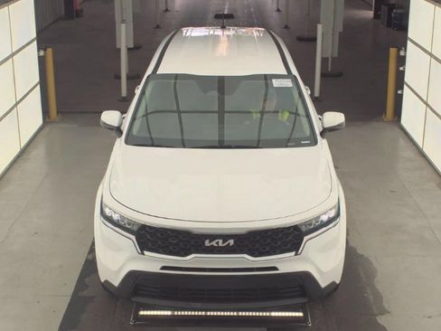 Used 2023 Kia Sorento LX FWD image 3