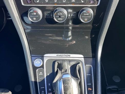 Used 2015 Volkswagen Golf R 4-Door image 31