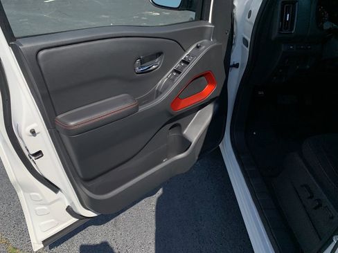 Used 2025 Nissan Frontier Pro-X RWD image 19
