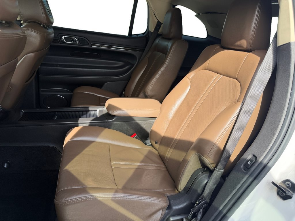 Used 2013 Lincoln MKT AWD image 13