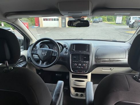 Used 2019 Dodge Grand Caravan SE FWD image 19