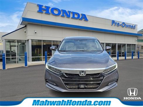 Used 2018 Honda Accord Touring image 2
